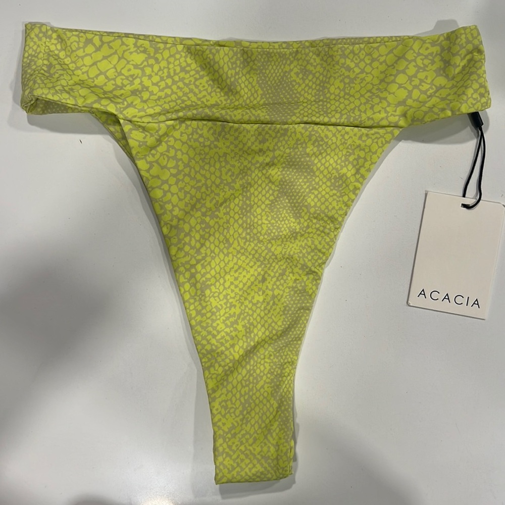 Acacia Mateo bottom